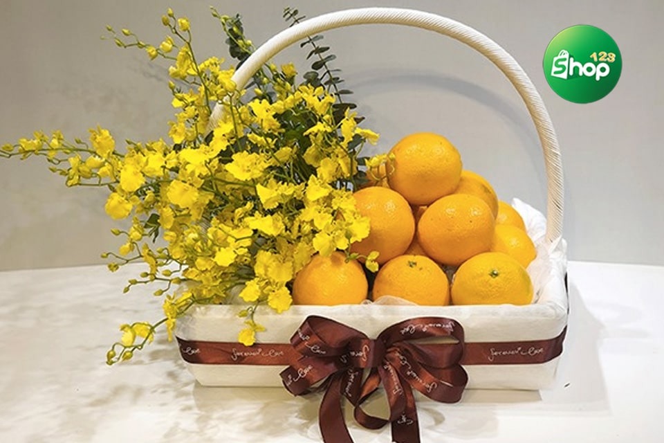 Việc tặng giỏ hoa trái cây đẹp tượng trưng cho lời nhắn nhủ cầu chúc sức khoẻ và bình an đến người nhận