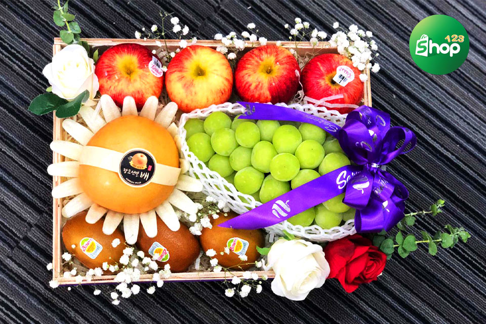Những giỏ trái cây đẹp, nhập khẩu đang trở thành xu hướng tặng quà hiện nay